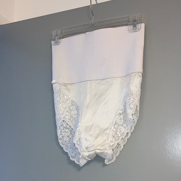 Medium Control - Picture 1 of 8